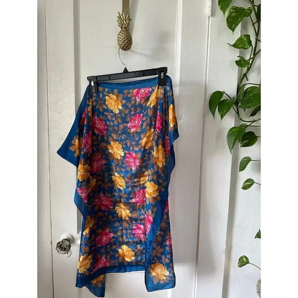 Colorful Flowers scarf - Picture 1 of 6